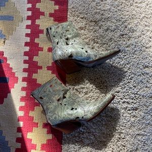 Donald j pliner western coture collection. Made in Italy. Vintage cowboy boots